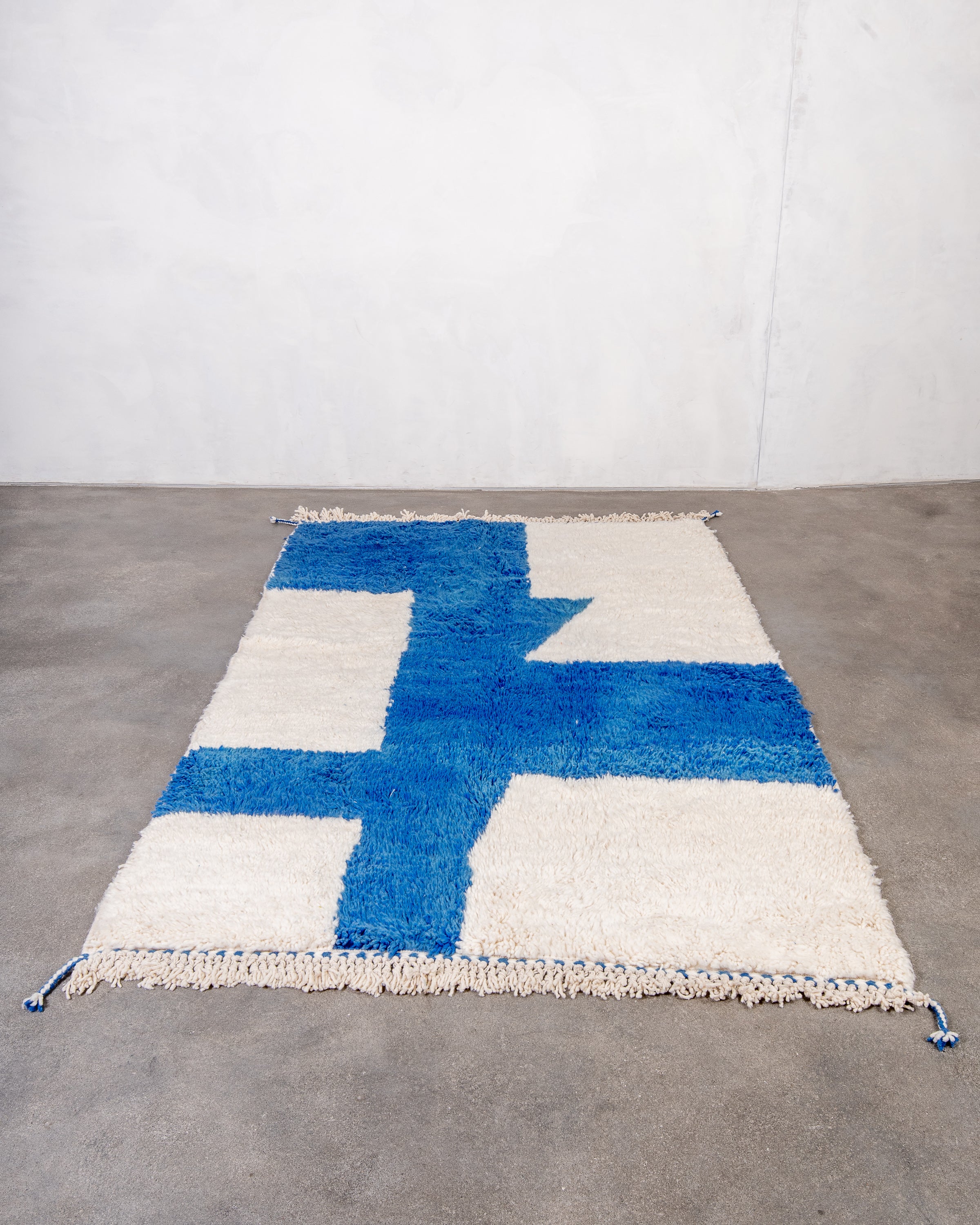 Modern designer handcrafted Berber rug from morocco Beniourain with beautiful colors and patterns